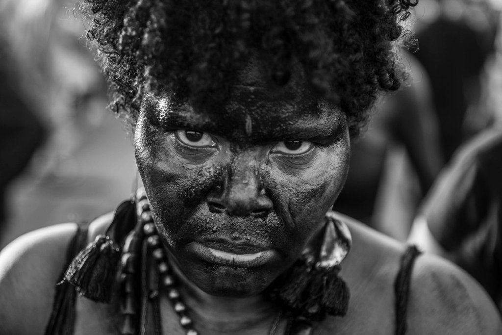 MANDINGO LADY STARE